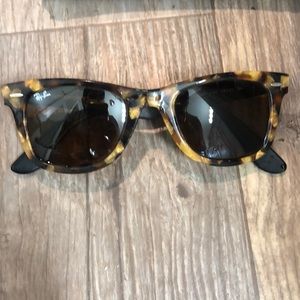 Ray ban wayfarer sun glasses